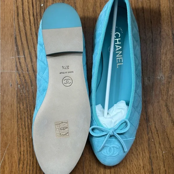 CHANEL Turquoise Quilted Suede Ballet Flats with CC Bow - Picture 4 of 6